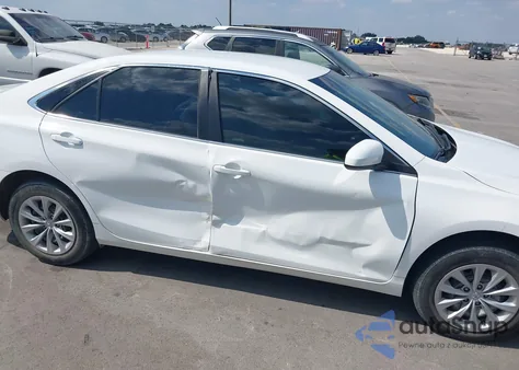 2017 Toyota Camry Le z USA, uszkodzony, nr VIN 4T1BF1FK8HU807050